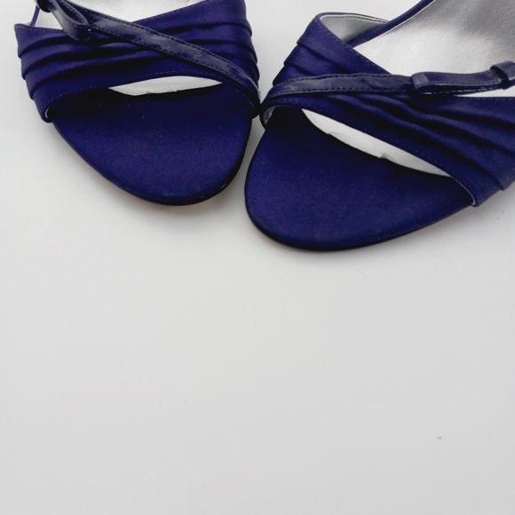 GUESS PURPLE HEELS - Picture 5 of 7